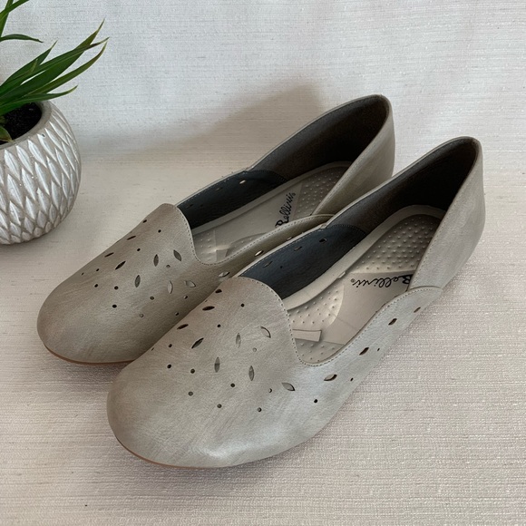 Bellini Marshmallow Gray Faux Leather Flats Woman’s 10M - Picture 2 of 15